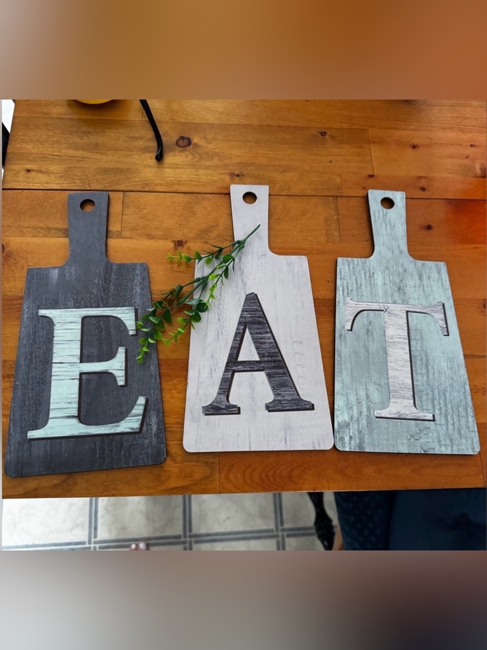“Eat” kitchen sign decor